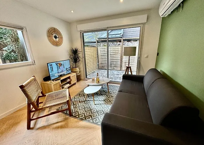 Piscine, Sauna&balnéo Au Cœur De *