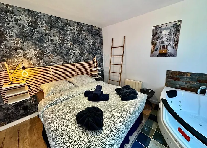 Piscine, Sauna&balnéo Au Cœur De *